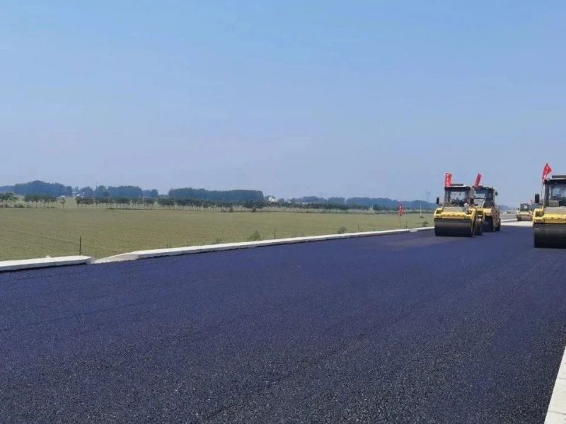 許信高速透層、封層和瀝青下面層試驗(yàn)段攤鋪圓 滿成功
